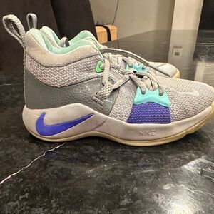 Used little boy Nike sneaker size 11c